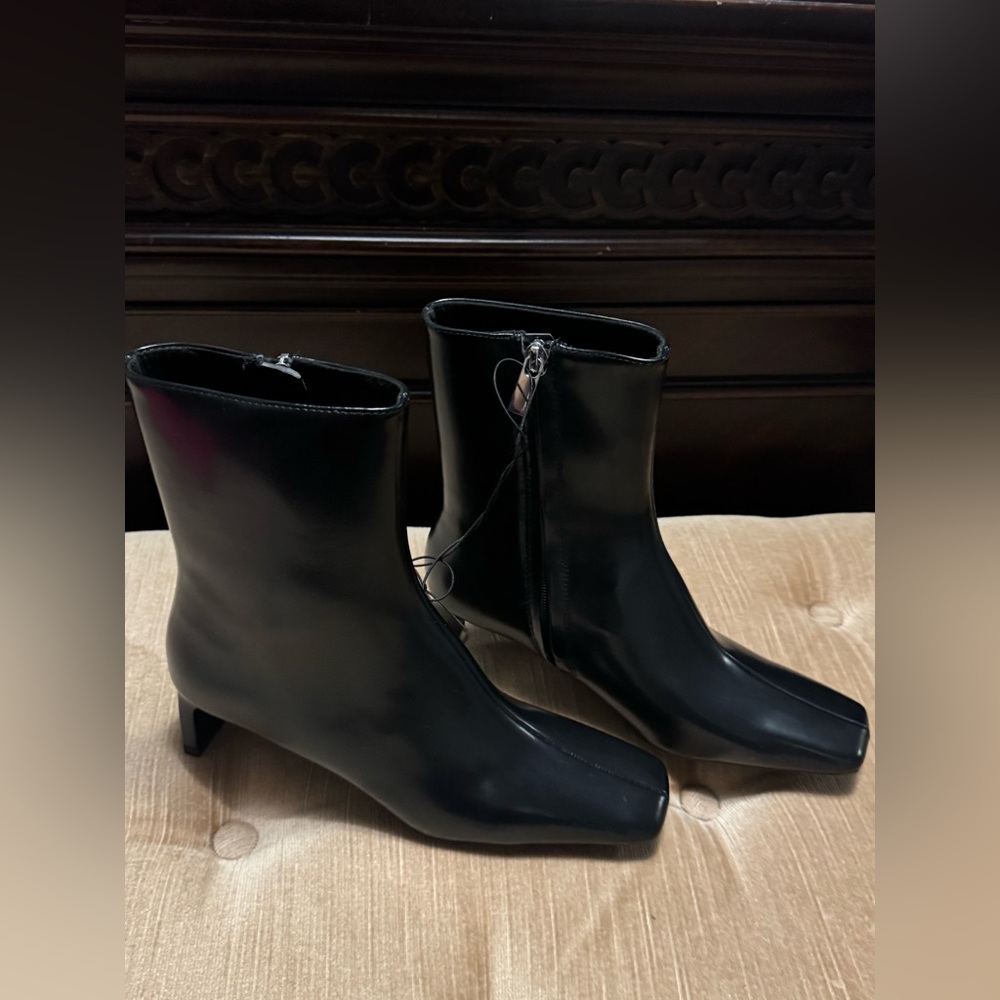 Elegant Black Ankle Boots